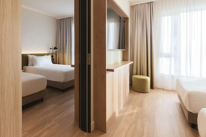 Room 21 of 44