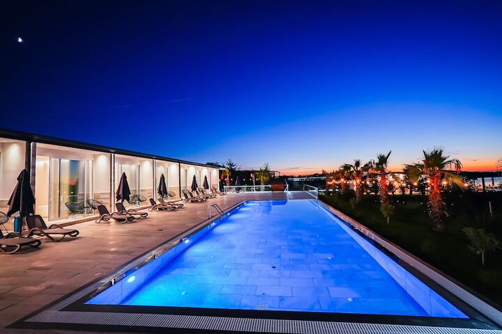 Pool 11 of 26