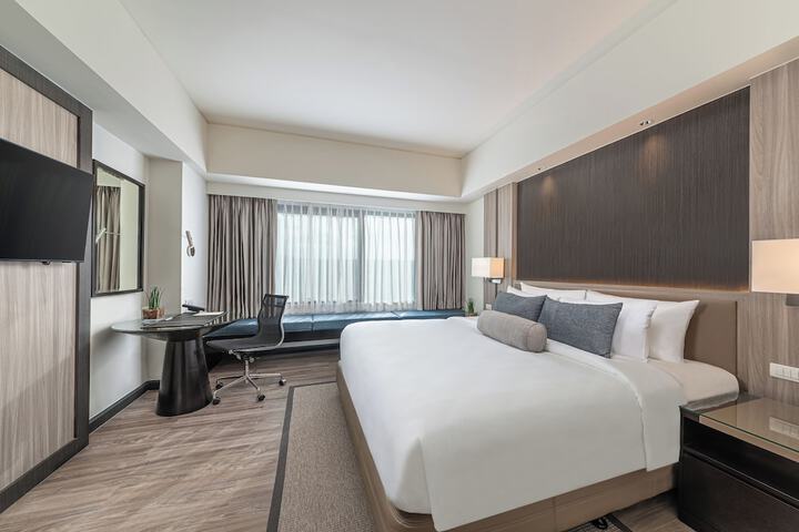 Room 8 of 35
