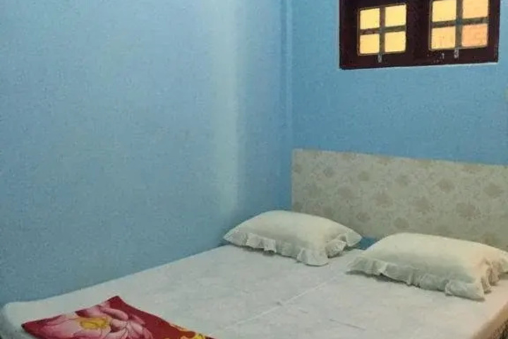 Room 3 of 8