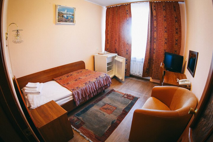 Room 4 of 40