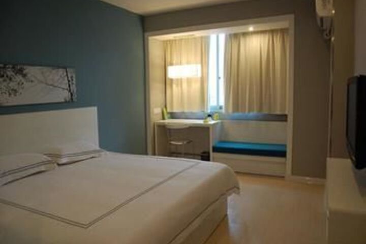 Room 17 of 31