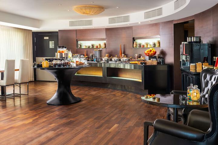 Lounge 167 of 214
