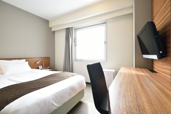 Room 14 of 33