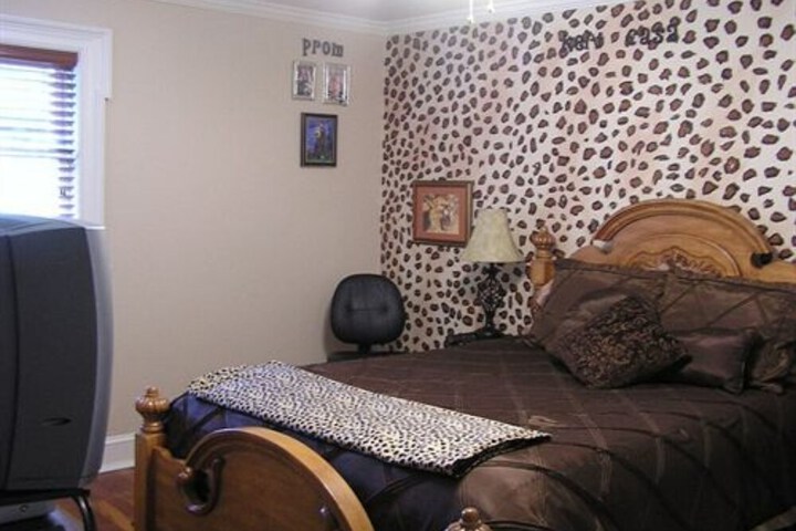 Room 3 of 28