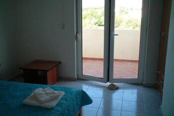 Room 5 of 13