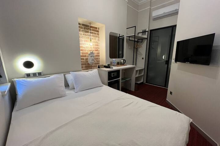 Room 14 of 47