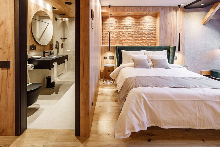 Room 43 of 50