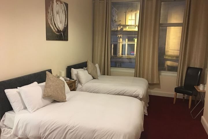 Room 25 of 39