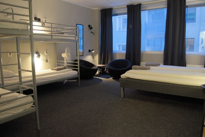 Room 100 of 128