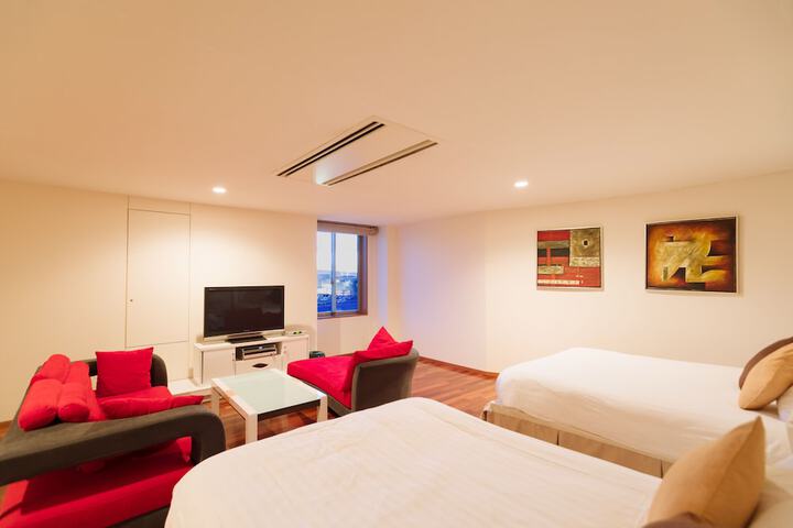 Room 10 of 107