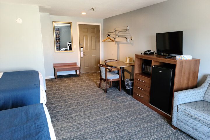 1 King Bed (1 of 10)