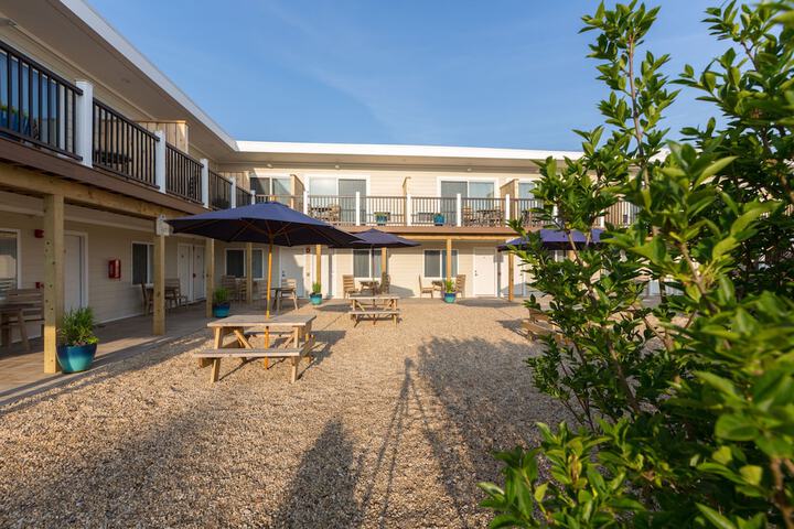 Hotel Exterior 116 of 121