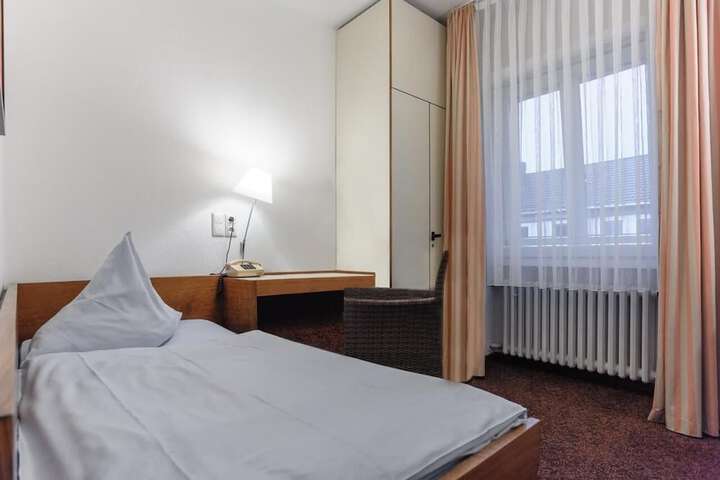 Room 9 of 25