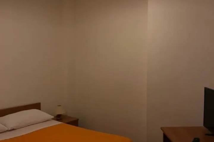 Room 10 of 22
