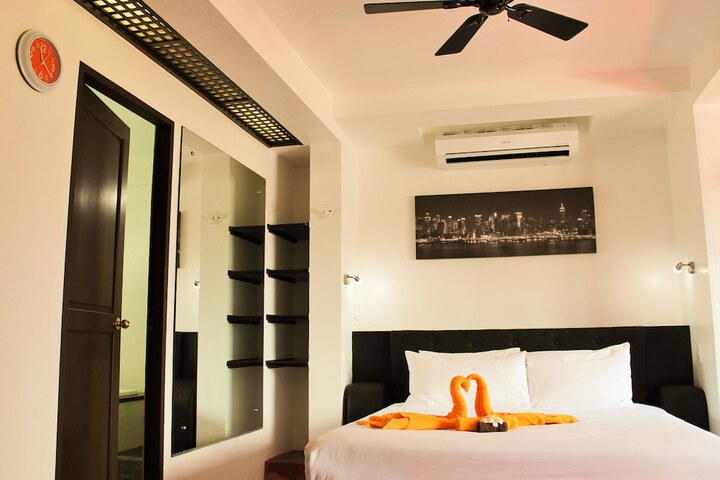 Room 10 of 403