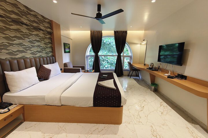 Room 10 of 90