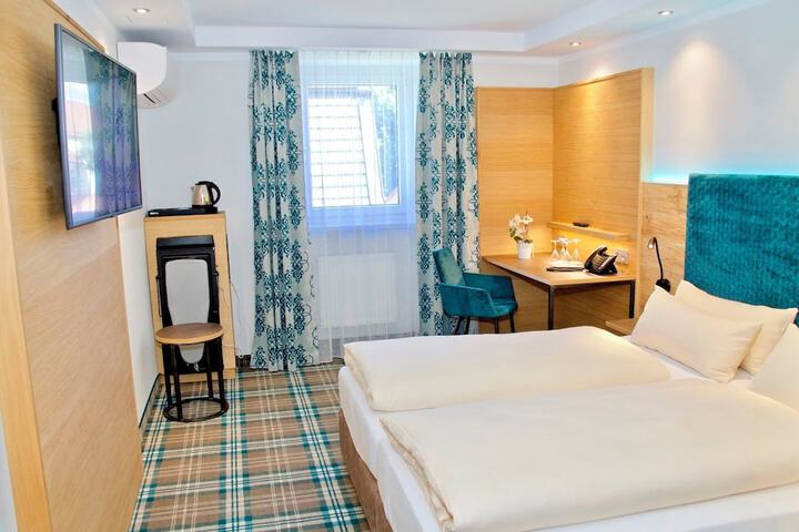 Room 15 of 32