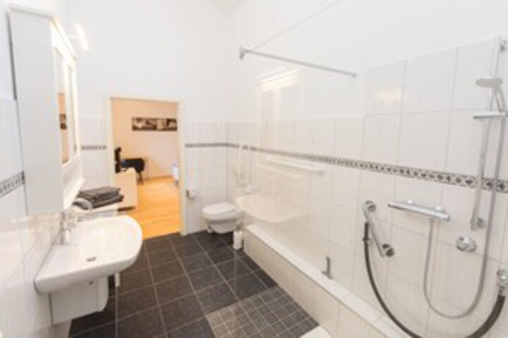 Room 4 of 27