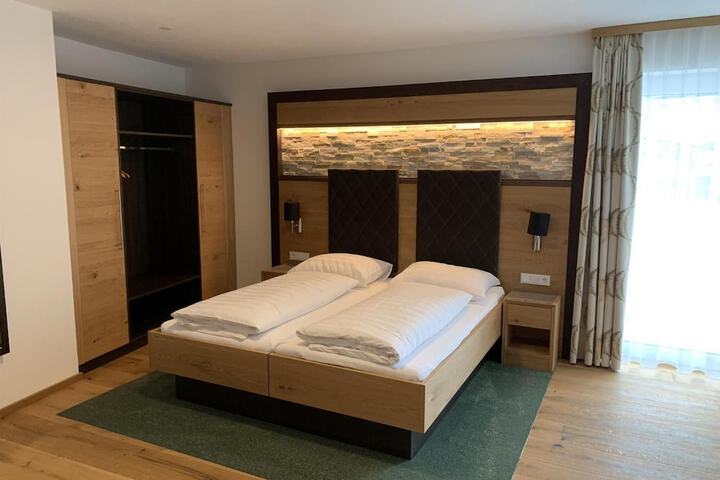Room 12 of 40