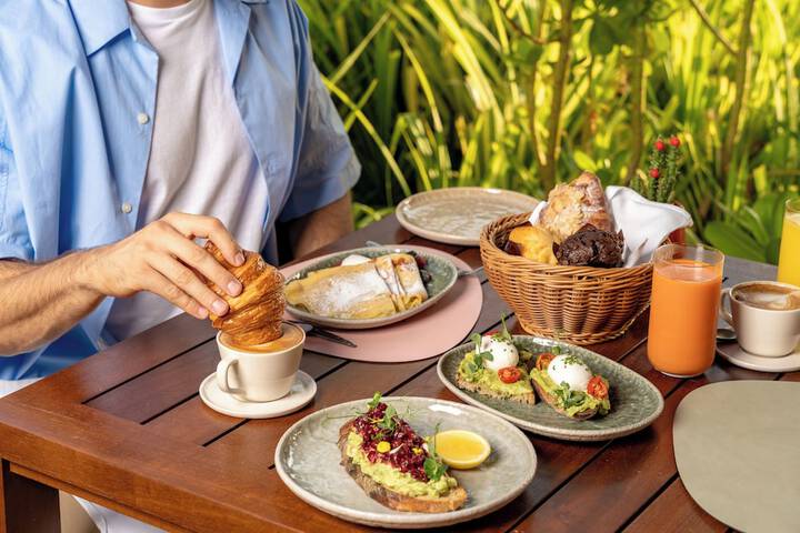Breakfast/Coffee Service 115 of 137