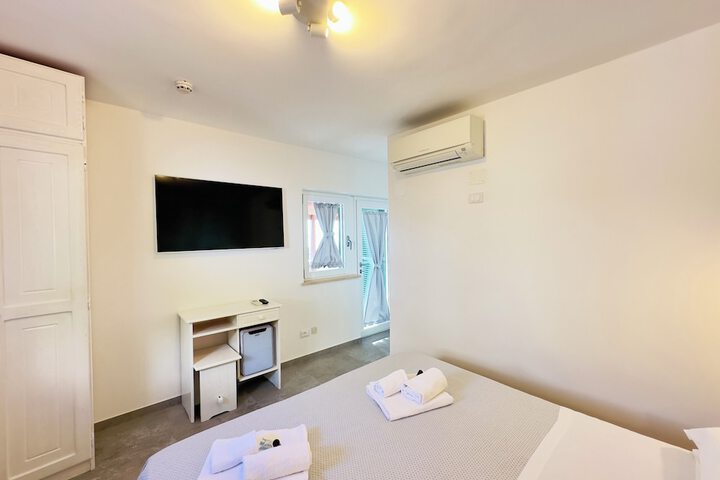 Room 35 of 49