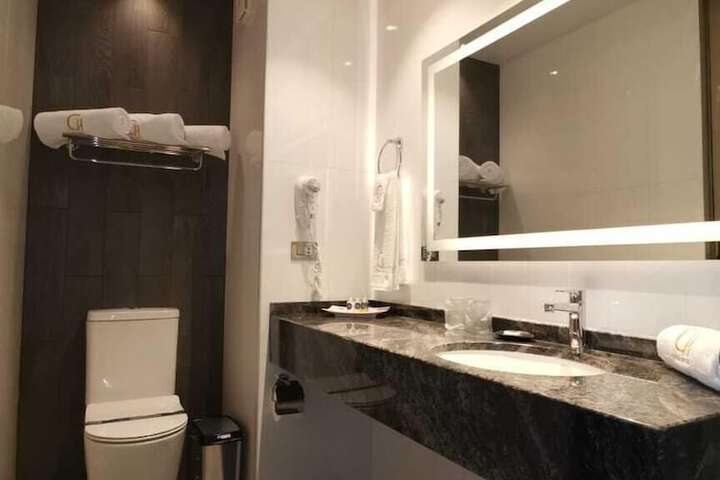 Room 12 of 13