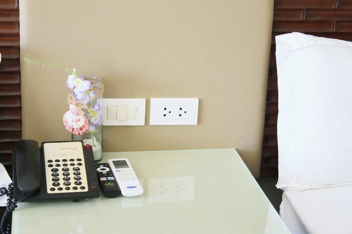 Room 13 of 211