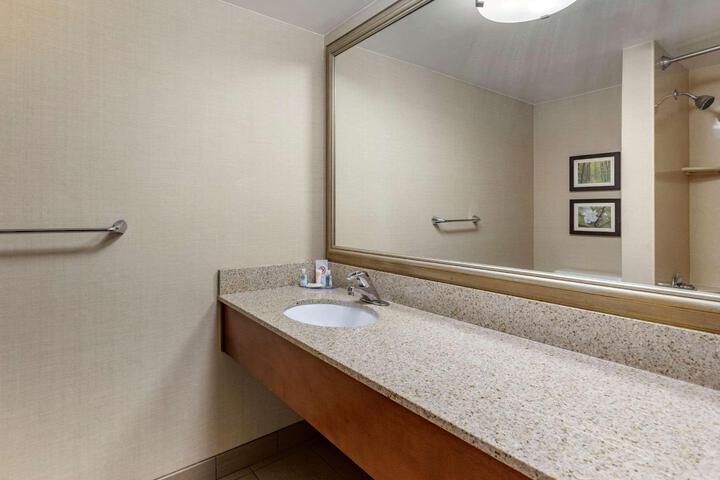 2 Double Beds (7 of 13)