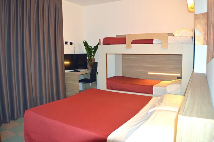 Room 13 of 40