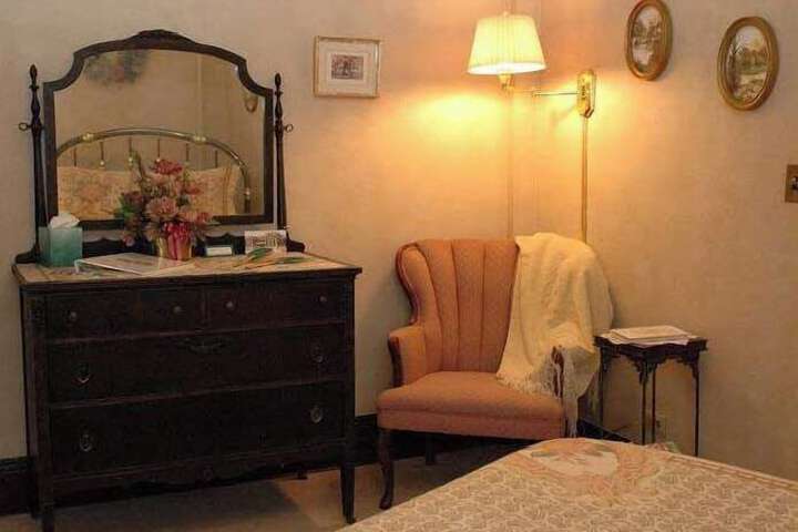 Room 8 of 28
