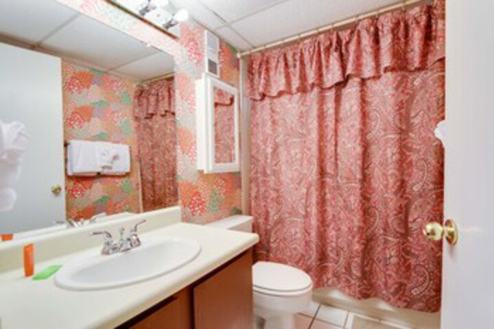 Room 6 of 42