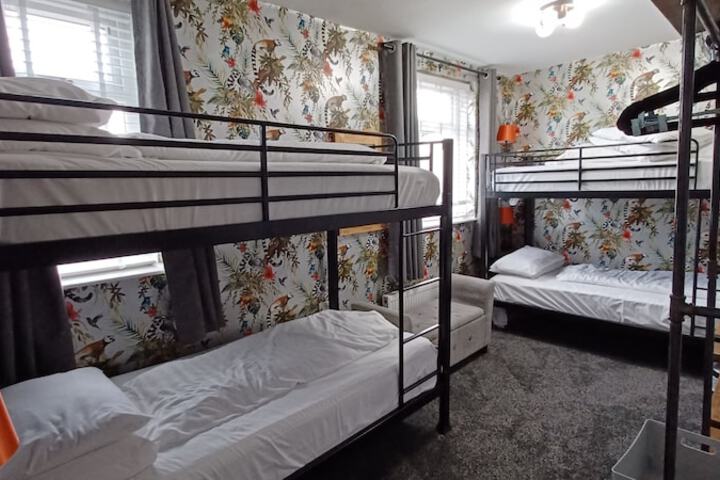 Room 14 of 114