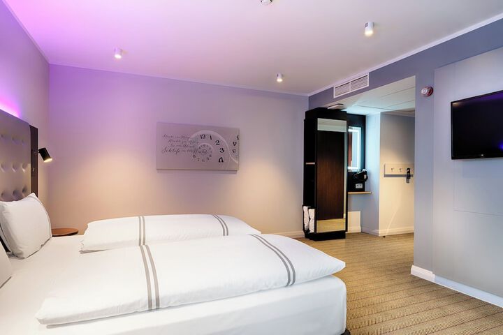 Room 8 of 38