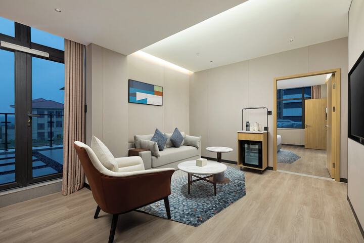 Room 4 of 37