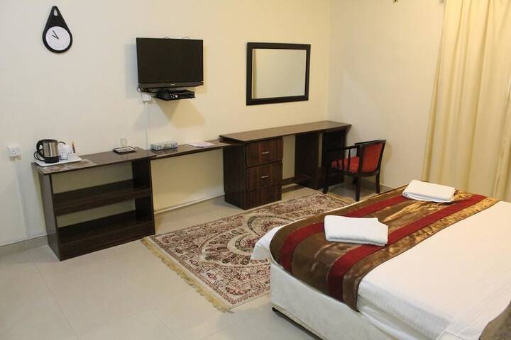Room 5 of 16