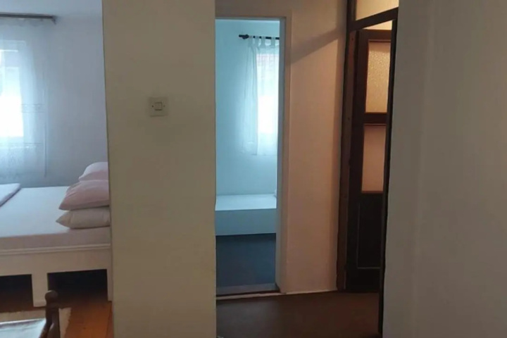 Room 8 of 12