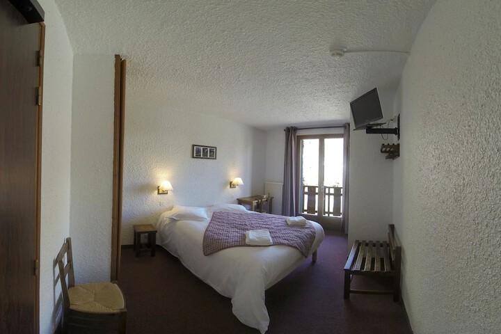 Room 8 of 60