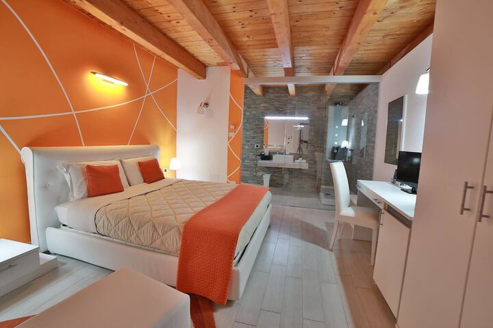Room 5 of 30