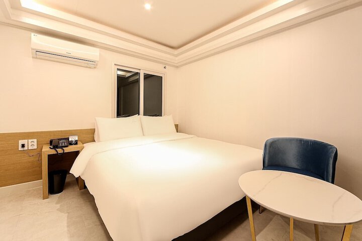 Room 7 of 36