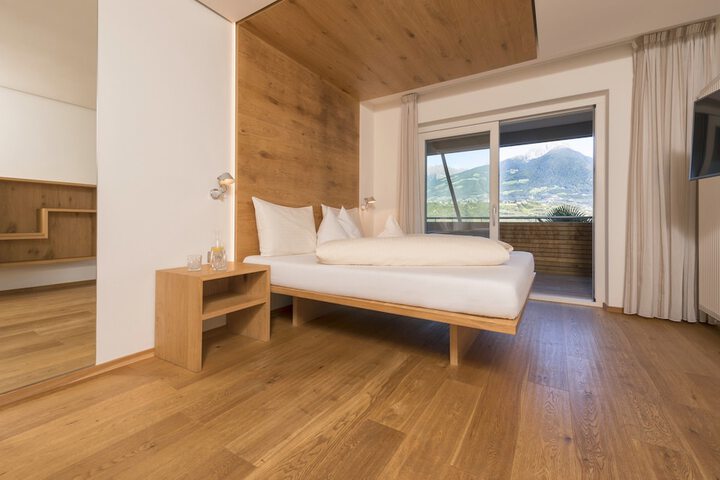 Room 42 of 100
