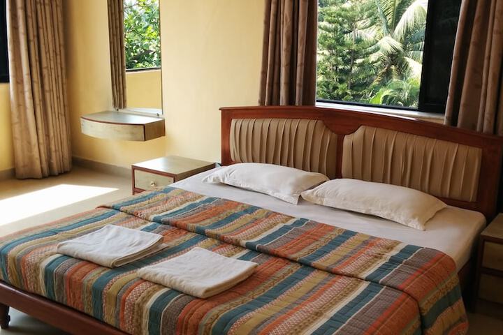 Room 6 of 33