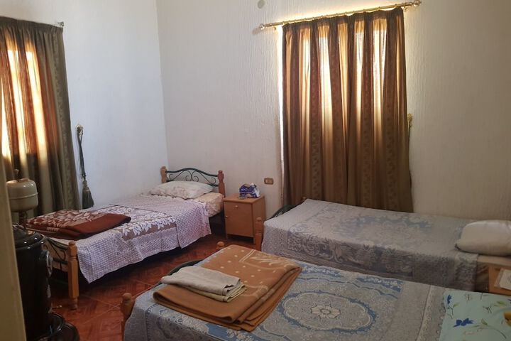 Room 4 of 9