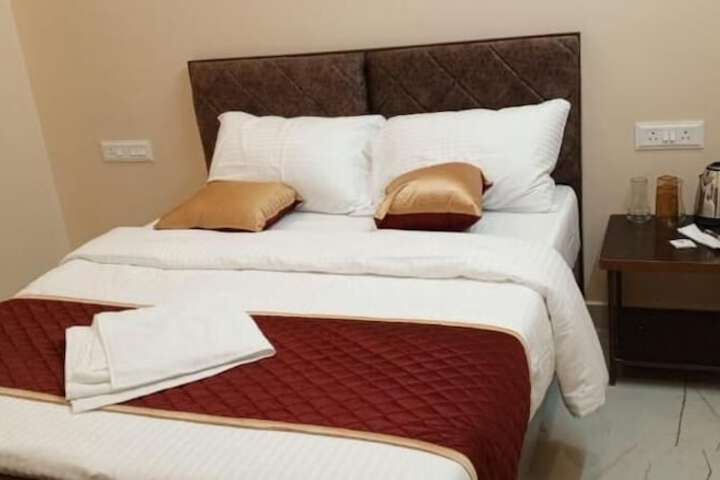 Room 2 of 33