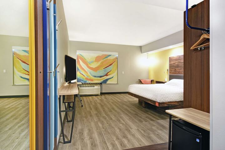 Room 8 of 32