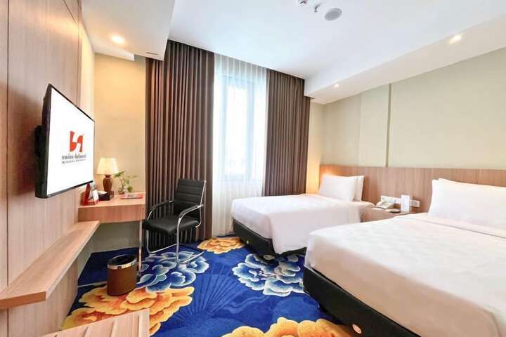 Room 10 of 38