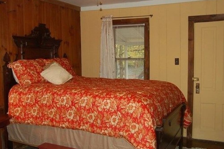 Room 5 of 61