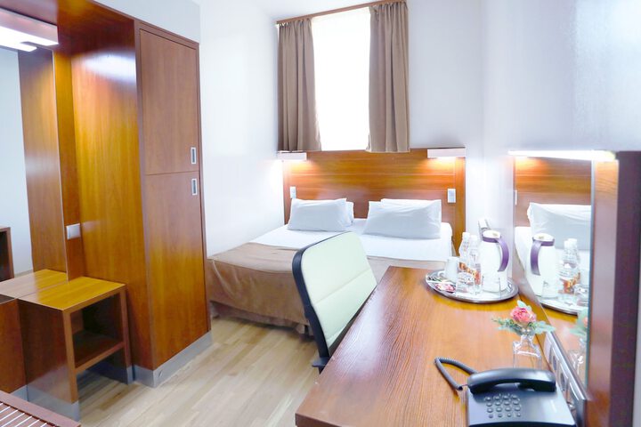 Room 10 of 46