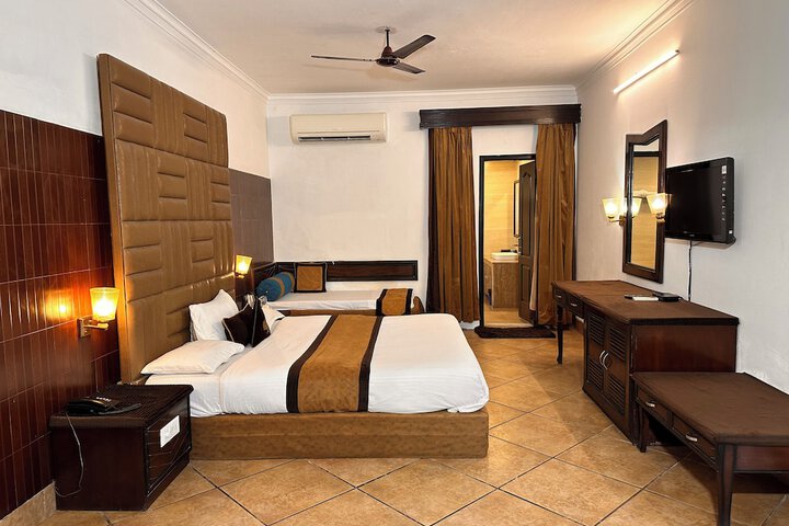 Room 10 of 37