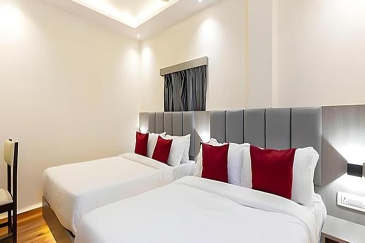 Room 12 of 24